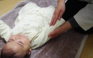 ⑤腕の刺激・GLITTER式マッサージ®【小児障がい児の医療マッサージ】